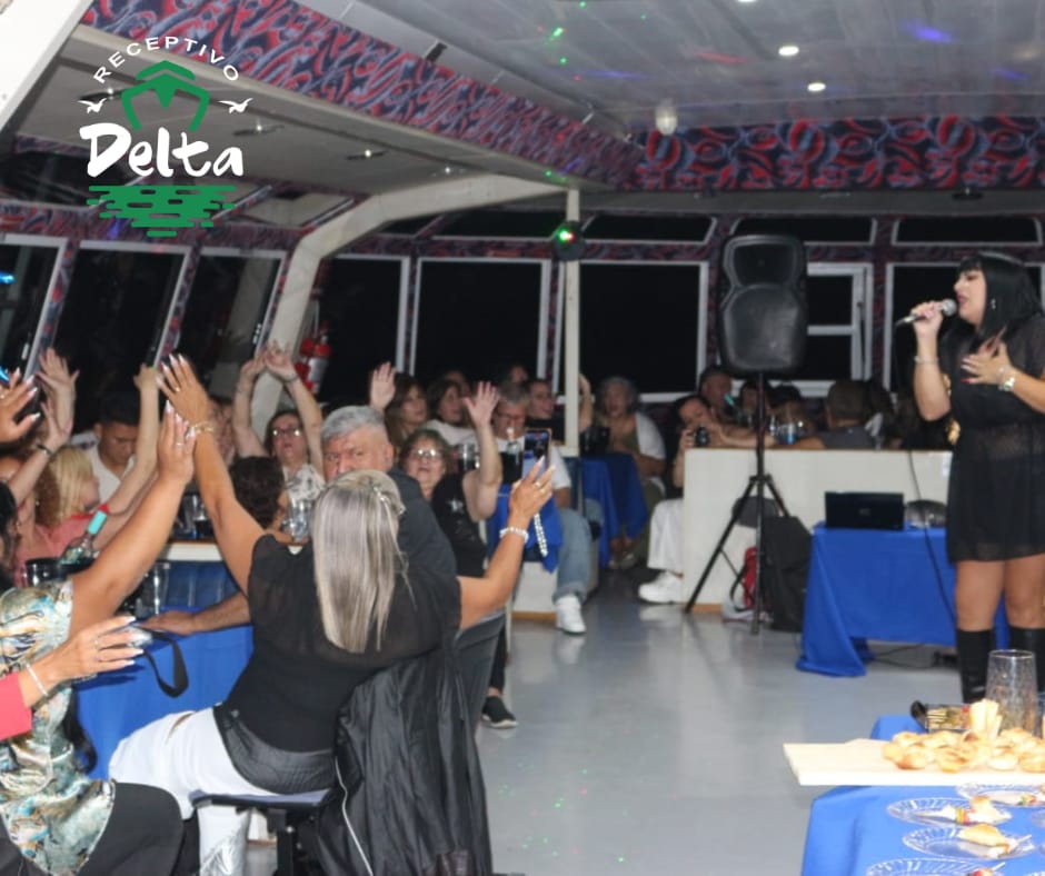 Fiesta nocturna en catamarán Receptivo Delta